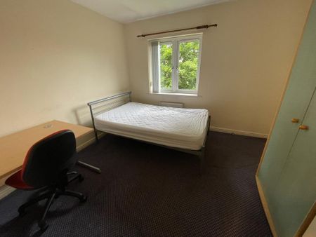 4 bedroom semi-detached house to rent - Photo 3