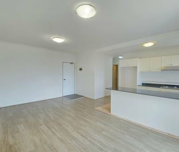 Perfectly Positioned 1 Bedroom Apartment! - Photo 6