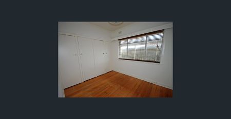 FAMILY HOME WITH DUCTED COOLING AND HEATING - Photo 2