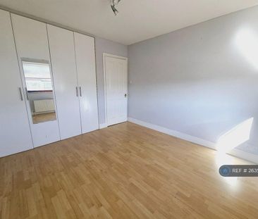 5 bedroom semi-detached house to rent - Photo 5