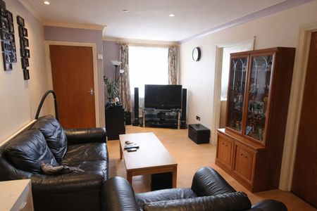 2 Bed Flat, Ashton Road, LU1 - Photo 2