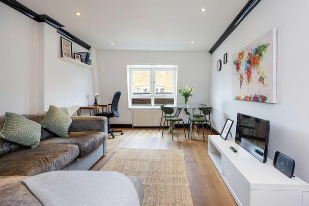 Floral Street - Photo 1