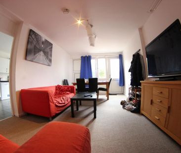 1 bedroom in a flat share to rent - Photo 1