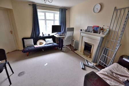 3 bedroom flat to rent - Photo 2
