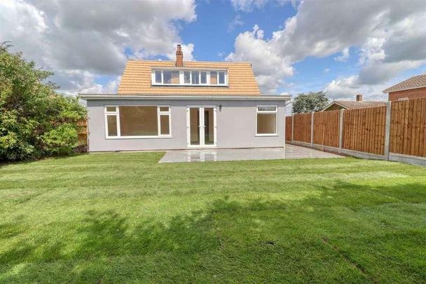 Point Clear Road, St. Osyth, Clacton-on-sea, CO16 - Photo 1