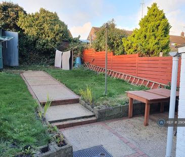 1 bedroom in a house share to rent - Photo 3