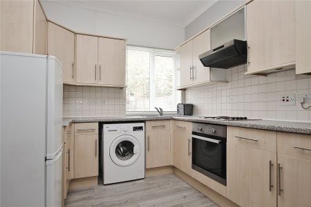 High Street, Woking - 1 bedroomProperty for lettings - Seymours - Photo 4