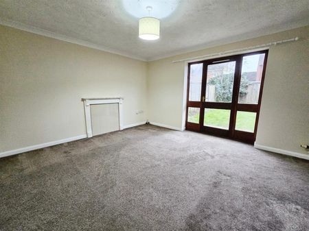 3 Bedroom House to Rent in Allen Road, Rushden, Northants, NN10 - Photo 4