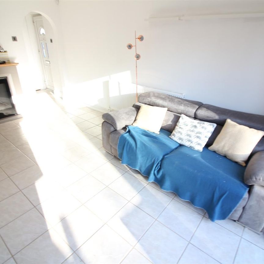 Burnley Close, Watford - Photo 1