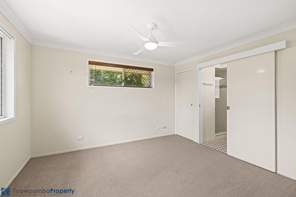 Beautifully Presented Family Home in Sought-After Middle Ridge - Photo 1