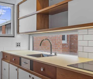 One Bedroom Heritage Apartment City West (Downstairs) with garage - Photo 2