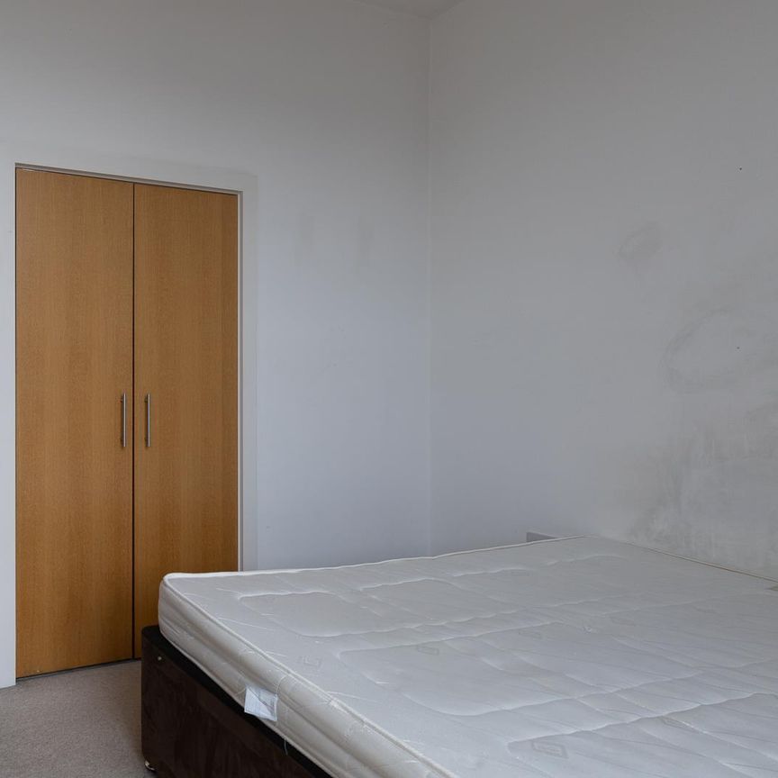 2 bed apartment to rent in Dewsbury Road, Elland - Photo 1
