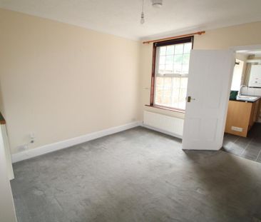 2 bedroom end of terrace house to rent - Photo 1