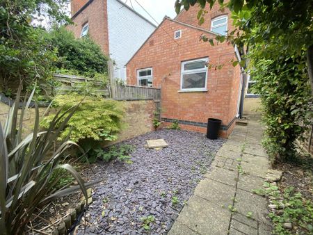 3 bedroom terraced house to rent - Photo 5