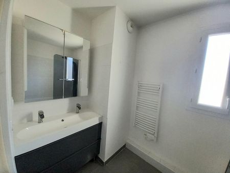 AIX LA DURANNE APPARTEMENT 3 PIECES TERRASSE ET PARKING, - Photo 4