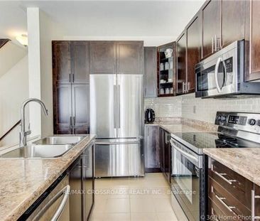 For Lease - 205 Laker Court, Newmarket, Ontario - Photo 1