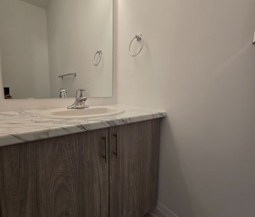 For Lease - 17 Barnyard Trail, Barrie, Ontario - Photo 2