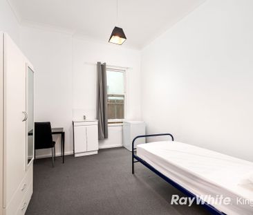 BOARDING HOUSE IN IDEAL LOCATION! - Photo 6