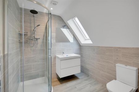 2 bedroom penthouse to rent - Photo 3