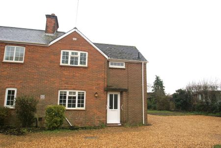 3 bedroom end of terrace house to rent - Photo 4