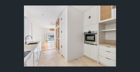 Spacious 2 Bedroom Residence with Study, Home Office, Garden & Communal Pool - Photo 4