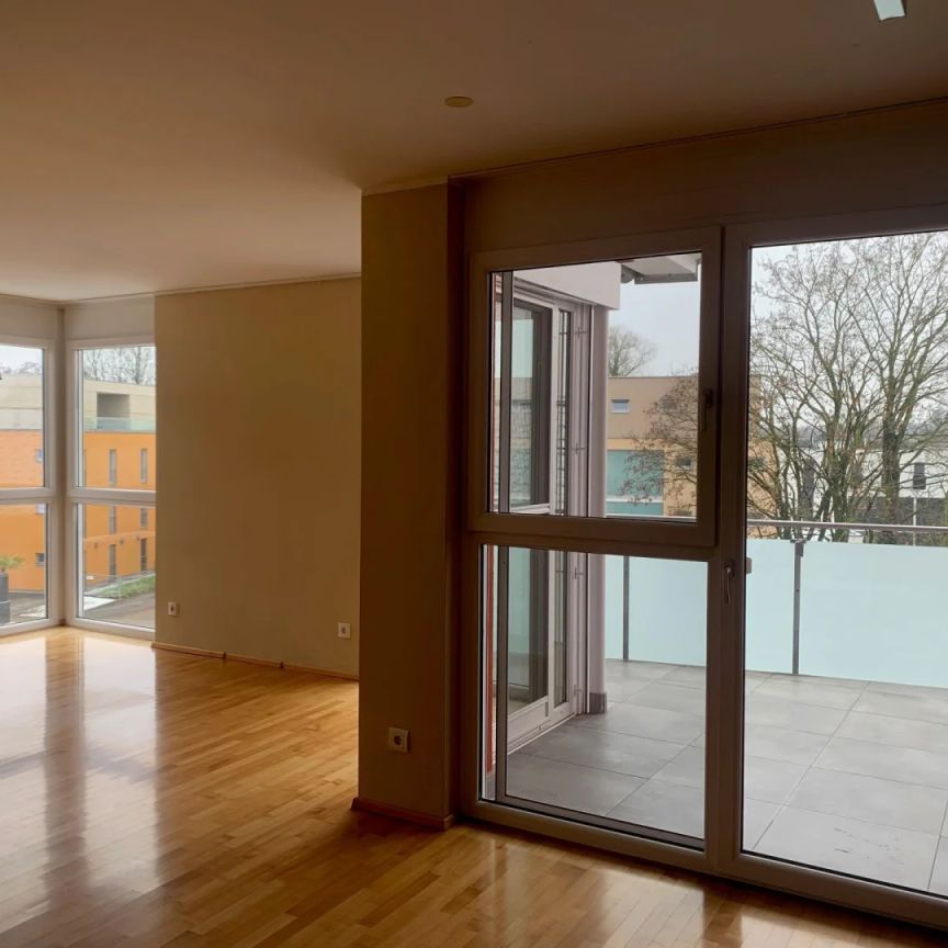 3-Zimmer-Wohnung mit möblierter Küche, Terrasse und Garagenparkplatz in beliebter Wohngegend Schärding - Photo 1