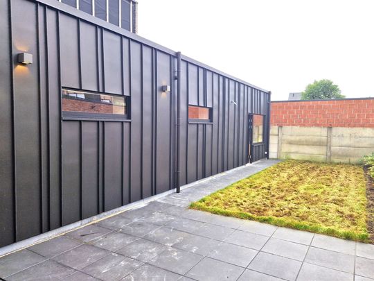 Huis met 2 slaapkamers, garage en tuin - Photo 1