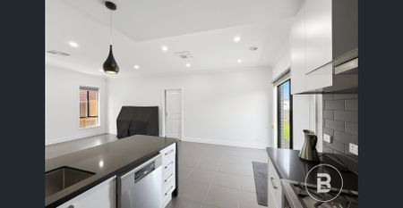 4 Bedroom Family home! - Photo 5