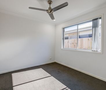 Lovely Family Home - Close to Schools - Photo 6