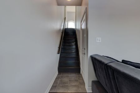 For Lease - 82 Bloom Crescent, Hamilton, Ontario - Photo 2