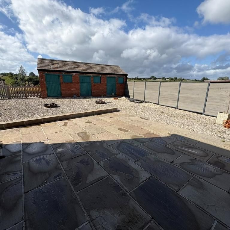 4 bedroom barn conversion to rent - Photo 1