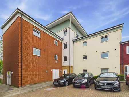 Gladwin Way, Essex, CM20 - Photo 3
