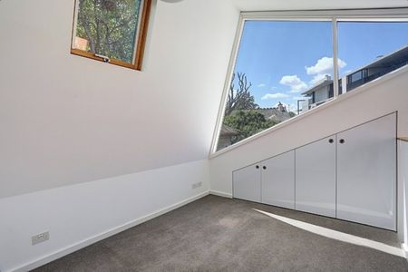 3 Bedroom Designer Home - Photo 3