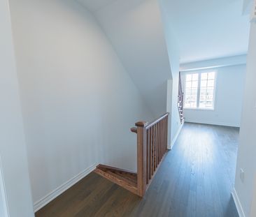 For Lease - 3028 Merrick Road, Oakville, Ontario - Photo 4