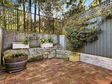 31 Foss Street, Glebe NSW 2037 - House For Rent | Domain - Photo 3