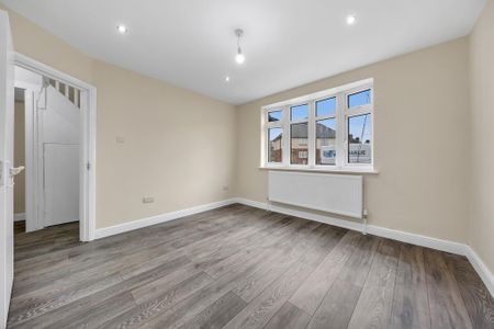 5 bedroom semi-detached house to rent - Photo 3