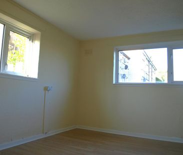 3 bedroom flat to rent - Photo 4