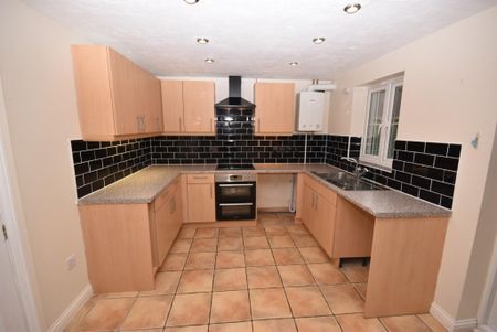 3 bedroom semi-detached house to rent - Photo 5