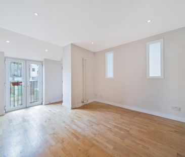 Flat to rent - Gosterwood Street, Greenwich, SE8 - Photo 1