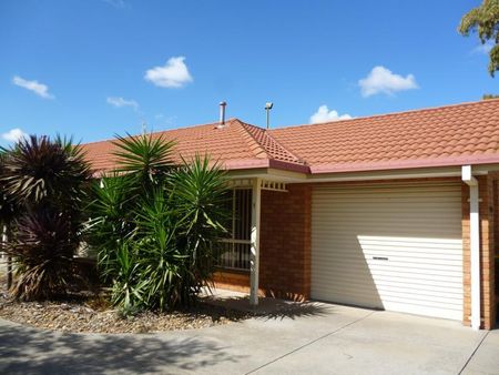 Neat And Tidy Two Bedroom Unit - Photo 2