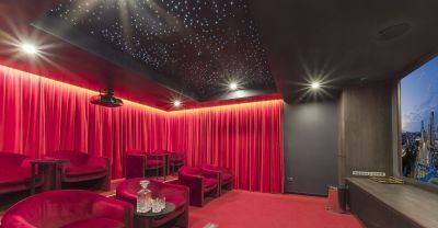 EXPERIENCE THE LANDMARK - huge Master & 2nd bedroom with spacious living area- fully furnished! - Photo 3