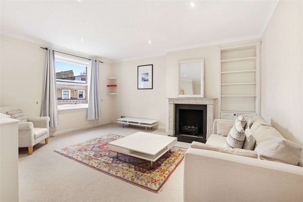 Well presented top floor flat in South Kensington close to Hyde Park, offering two double bedrooms, two bathrooms and double height entrance hall with exposed beams. - Photo 1