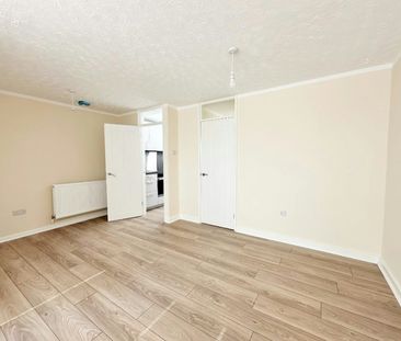 Flat to rent on - Photo 1