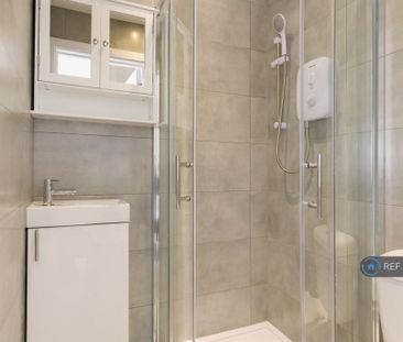 Studio to rent - Photo 6