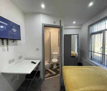 Room in a Shared House, High Street, B66 - Photo 5