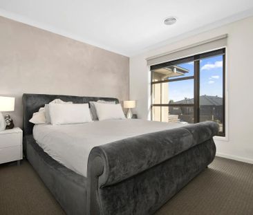 Exceptional Street Frontage Townhouse! - Photo 5
