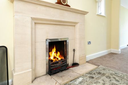 3 Bed Detached House in Queens Park - Photo 4