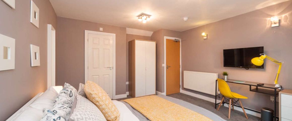 A modern 6 bedroom shared home recently refurbished to a high standard Room 4 - Photo 1