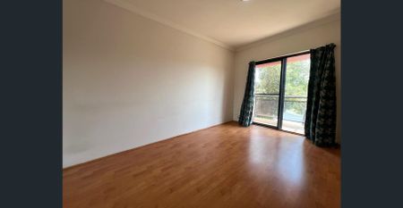 BEAUTIFUL 2 BEDROOM TOWNHOUSE PLUS EXTRA LARGE STUDY - Photo 3