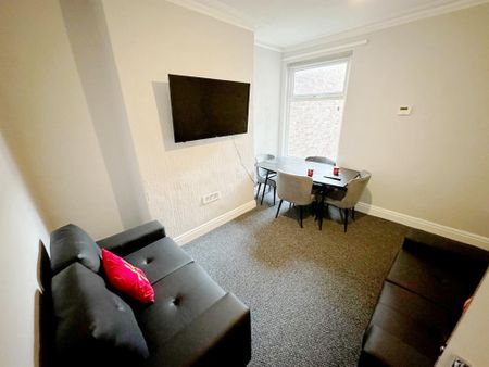 4 bedroom terraced house to rent - Photo 4